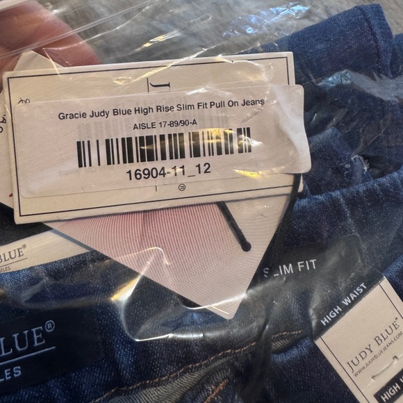 Judy Blue jeans - Picture 2 of 4